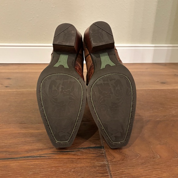 Ariat Dahlia Distressed Tooled Leather Western Cowboy Ankle Boots Womens 8.5 B - Picture 9 of 9